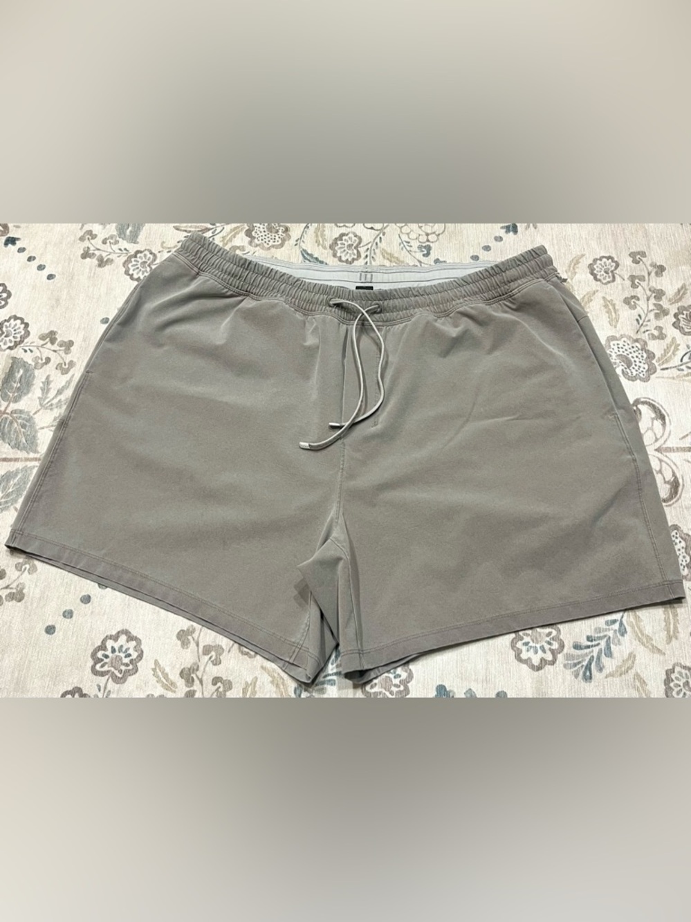 Lululemon Men’s Linerless Swim Short 5” Gray Dye Size XL